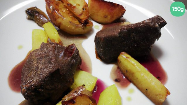 Agneau en tapenade, sauce miroir et pommes fondantes