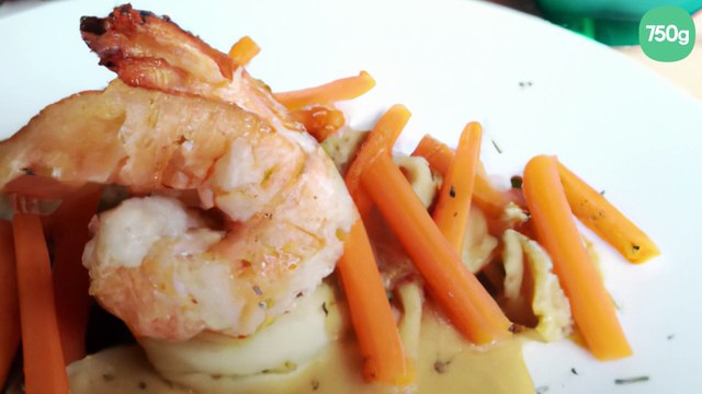 Filet de colin sauce crevette liée à la carotte de Créances, pommes de terre à la fondue de poireaux