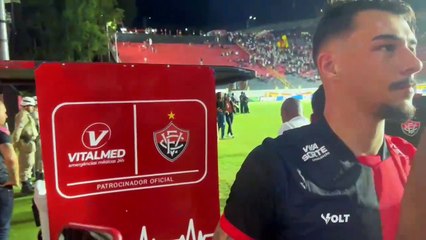 Preterido? Claudinho 'abre o jogo' sobre disputa com Caceres por titularidade no Vitória; veja vídeo