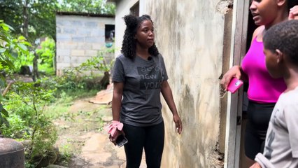 Ni 0 tira la basura en frente de la casa de su vecina y su mama lo apoya    El Haitiano Compale