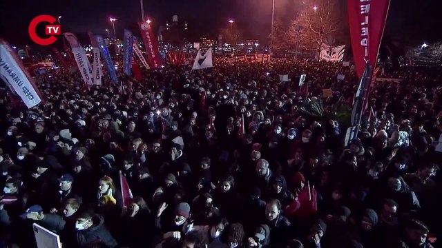 Özgür Özel Büyük Saraçhane buluşmasında! Özel'den polise çok sert tepki: 'Burayı provoke etmeyin!'