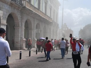 Protesta de maestros en Yucatán: lanzan gas lacrimógeno desde Palacio de Gobierno