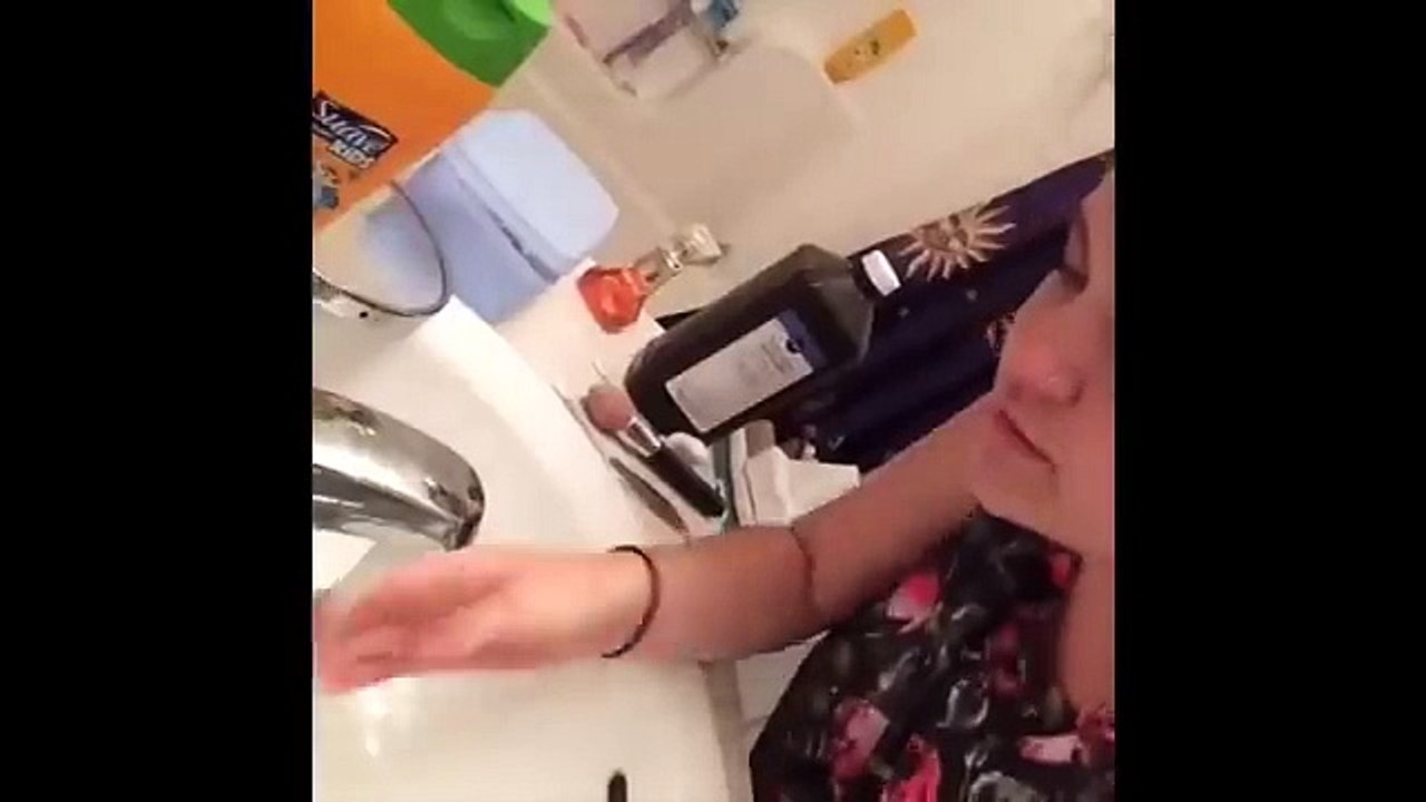 Impression of Shakira washing her hands but the water's too hot vine
