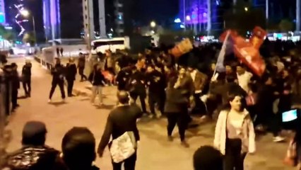 İşte sokak çağrısının sonu: Özgür Özel provoke etti, CHP’liler polise saldırdı