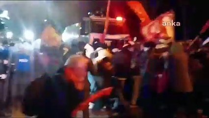 ODTÜ girişine öğrencilere destek olmaya giden CHP milletvekilleri de polisin gaz ve tazyikli suyla müdahalesinden etkilendi