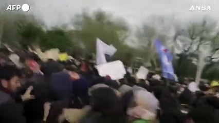 Turchia, scontri e momenti di tensione alla protesta per Imamoglu