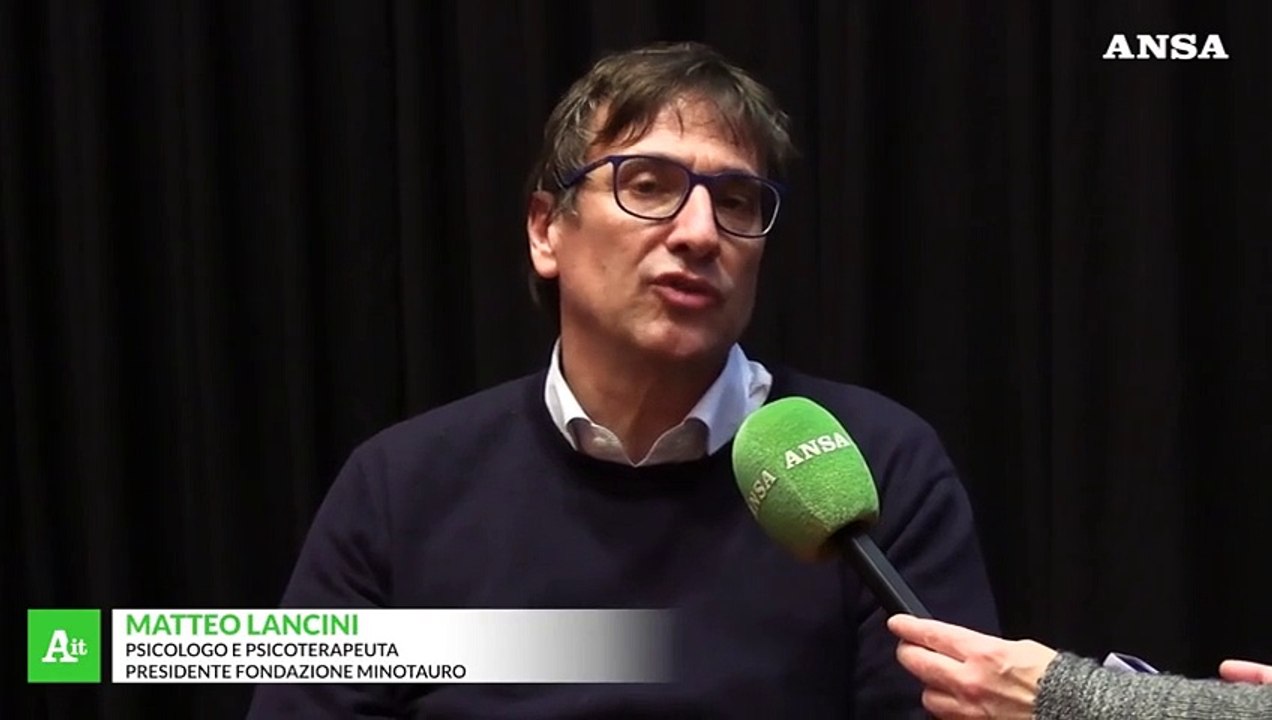 Lo psicologo: "Gli adulti faticano ad ascoltare le emozioni degli adolescenti"