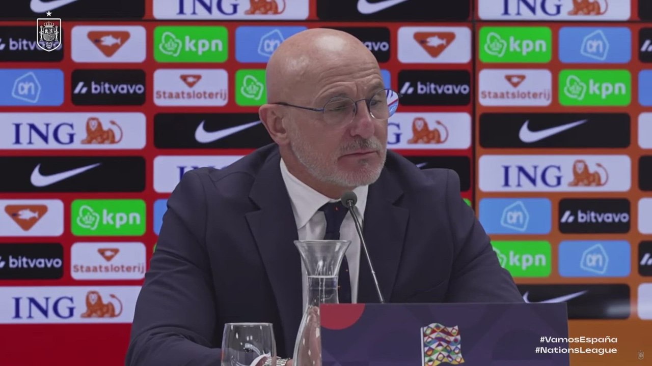 Luis de la Fuente valora el debut de Huijsen y los pitos desde que saltó al campo