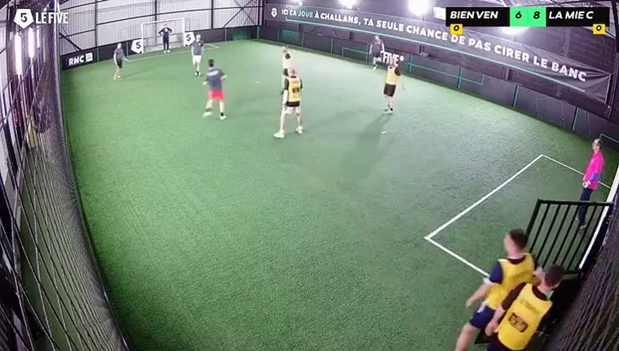 Bien Vendre Ensemble - La Mie CÂline 20/03 à 20:39 - Football Terrain 1 (LeFive Challans)