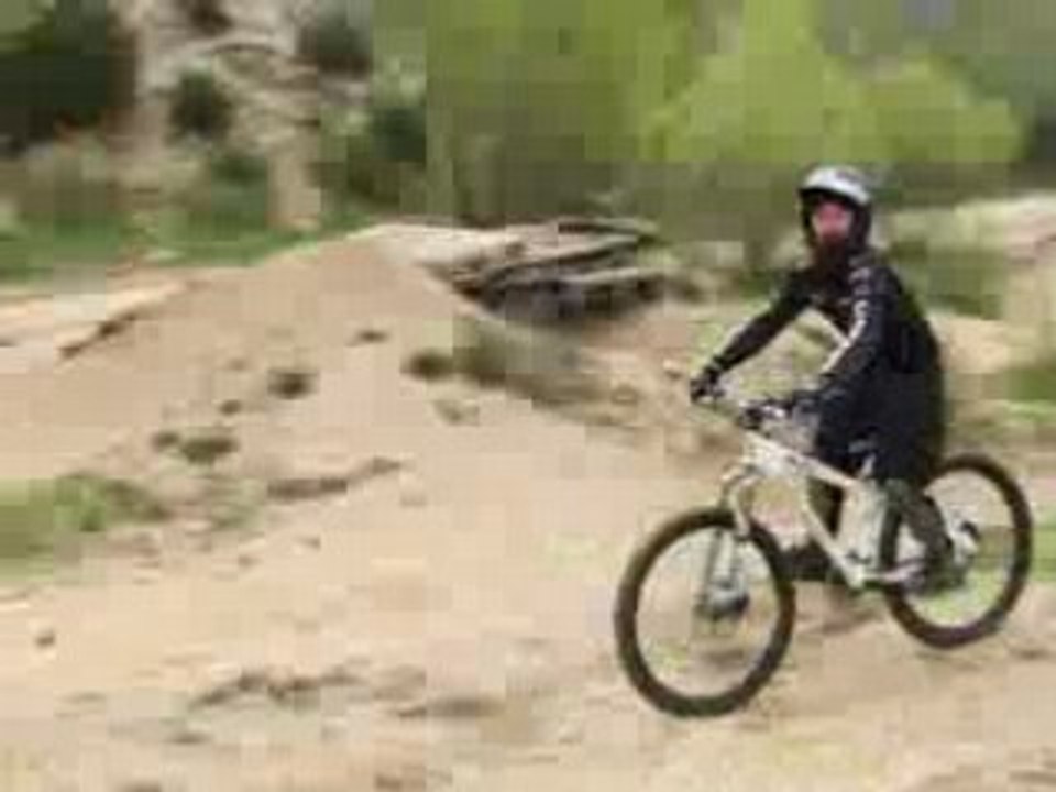 jump entre les 2 arbres de Corentin