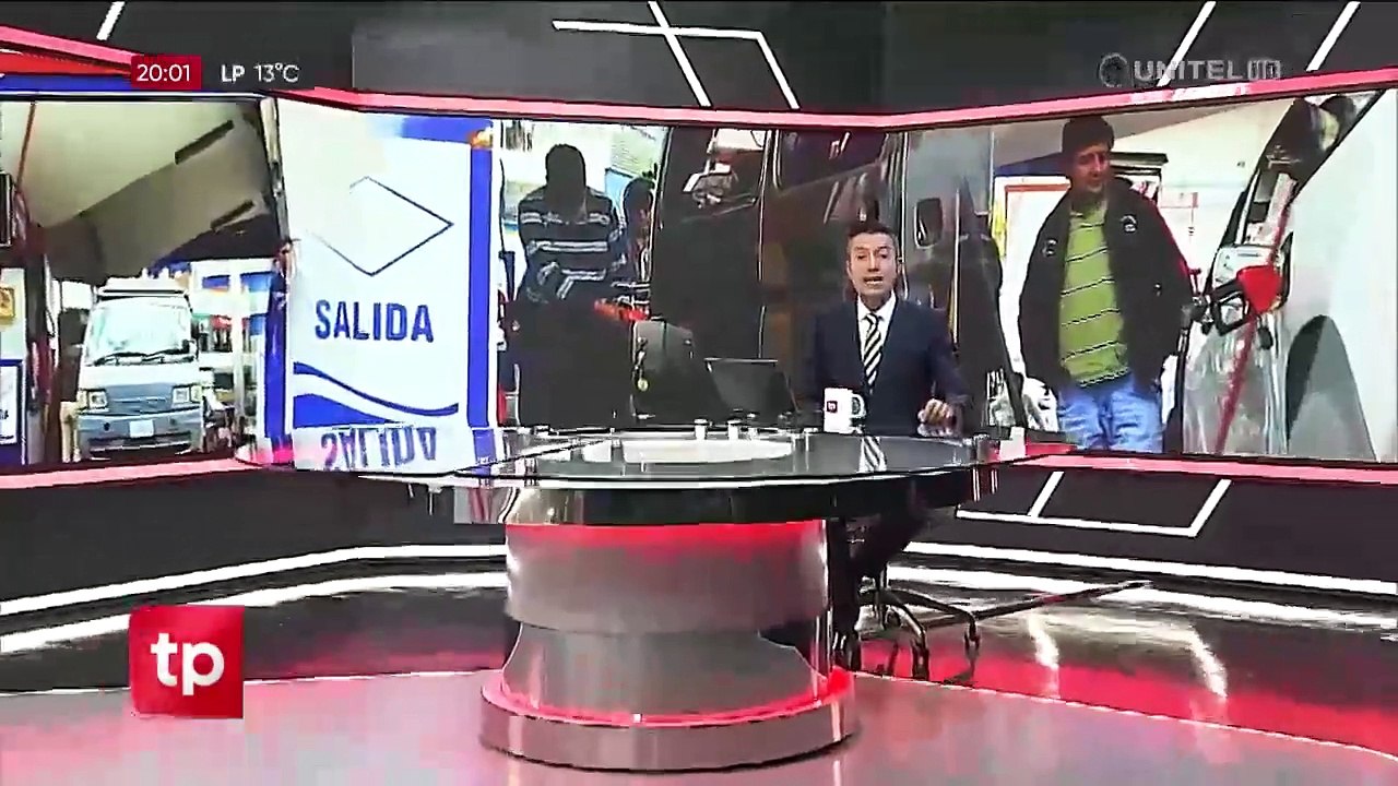 Video: Dos cisternas fueron retenidas por pobladores de Caranavi que exigen combustible 