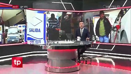 Video: Dos cisternas fueron retenidas por pobladores de Caranavi que exigen combustible 