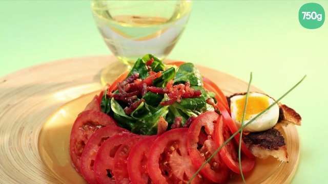 Salade auvergnate à la Vinaigrette bi-phasée à l'huile d'olive vierge extra, vinaigre de vin rouge et moutarde de Dijon