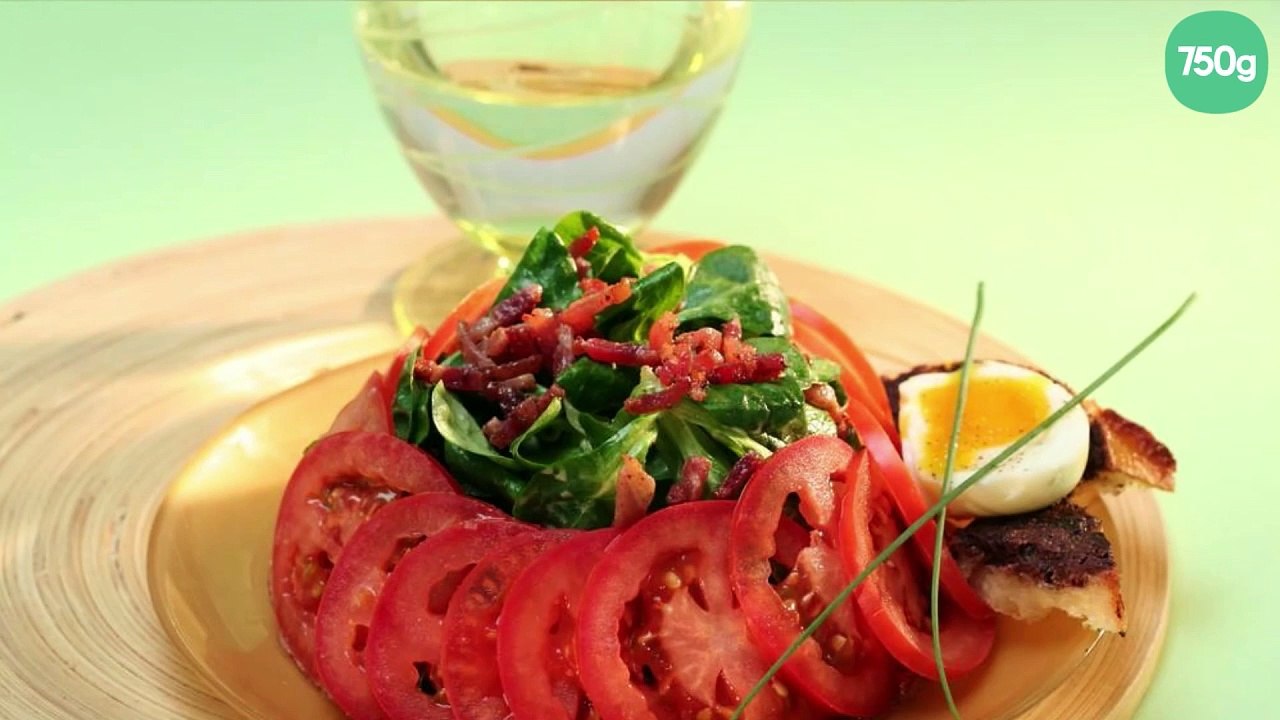 Salade auvergnate à la Vinaigrette bi-phasée à l'huile d'olive vierge extra, vinaigre de vin rouge et moutarde de Dijon