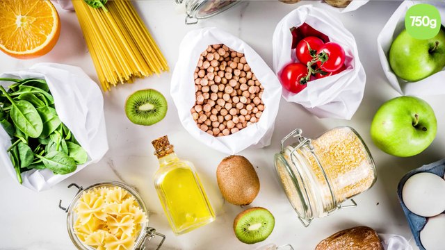 Cheesecake au saumon fumé, macarons de champignons et smoothie tomate-poivron