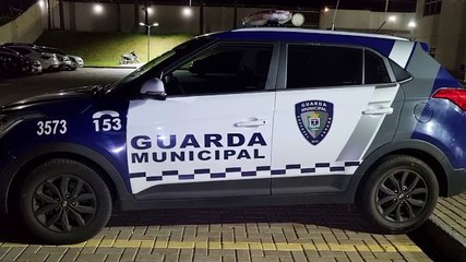 Corrupção de menor: jovem de 20 anos leva adolescente em 'boca de fumo' e GM flagra a dupla com maconha