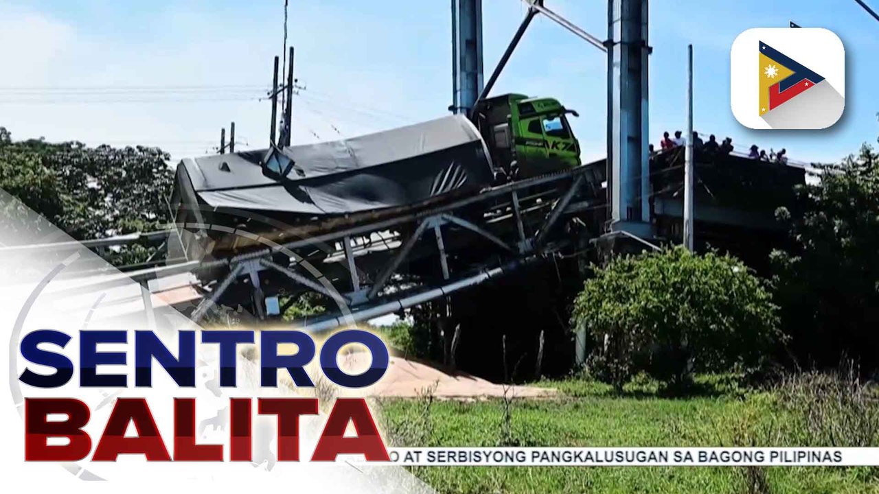 Isa patay, dalawa nawawala sa gumuhong tulay sa Ecuador