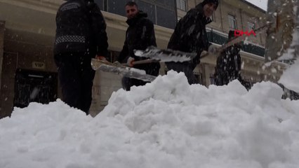 Erzurum'da 'mart' karı; 416 yerleşim yeri yolu kapandı