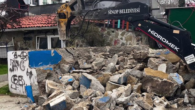 Aşıklar basketbol sahası yenileniyor