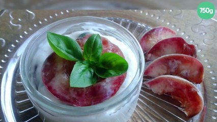 Verrine de pêches de vigne au mascarpone et basilic