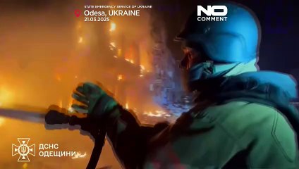 قصف روسي عنيف يشعل حرائق جنوب أوكرانيا ويخلّف إصابات وأضرارا جسيمة