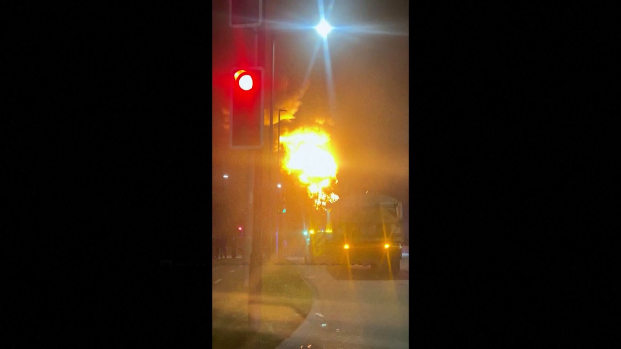 Более 1000 рейсов отложены в аэропорту Хитроу из-за пожара в соседнем здании