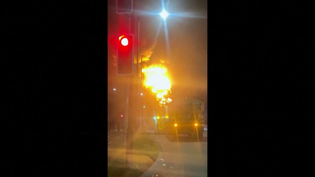 Более 1000 рейсов отложены в аэропорту Хитроу из-за пожара в соседнем здании