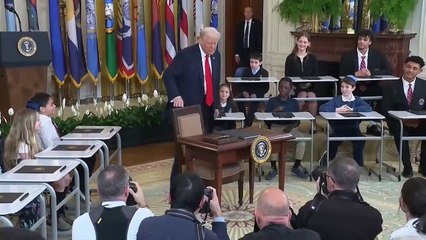 Trump firma una orden para desmantelar casi por completo el Departamento de Educación