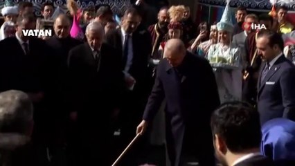 Cumhurbaşkanı Erdoğan Nevruz ateşini yakıp üstünden atladı