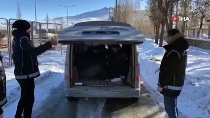 Polis göçmen kaçakçılarına göz açtırmıyor