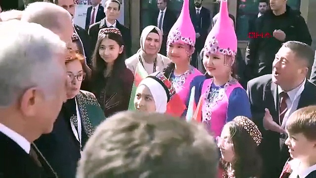 Erdoğan'ı hiç böyle görmediniz: Nevruz ateşi yaktı, üstünden atladı