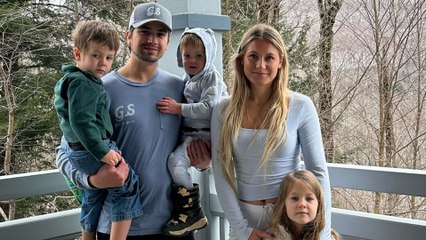 Family of five sleep in same giant bed - "we get the best sleep"