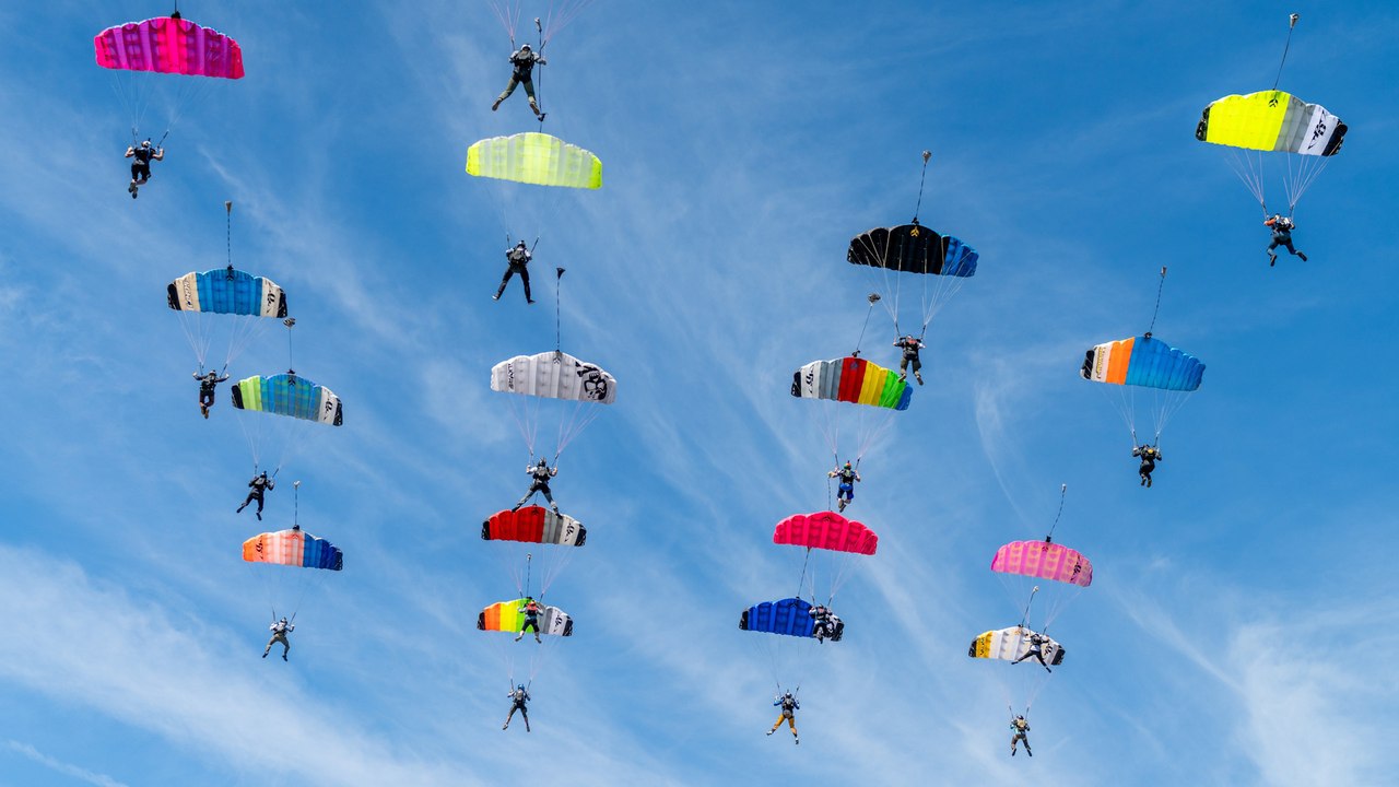 Group of 20 skydivers perform dazzling displays with deployed parachutes at 100mph