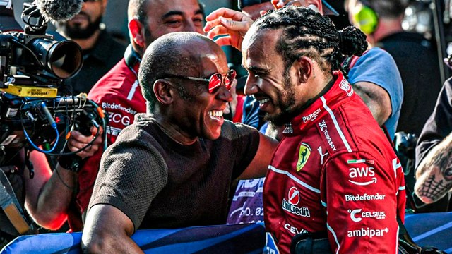 Lewis Hamilton celebra su pole position con Ferrari en el GP de China con su papá