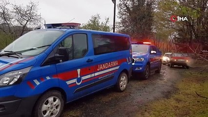 Boğazını kesip altınlarını aldıklarını kadını ateşe verdiler