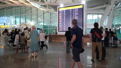 Voos cancelados na Indonésia por erupção de vulcão