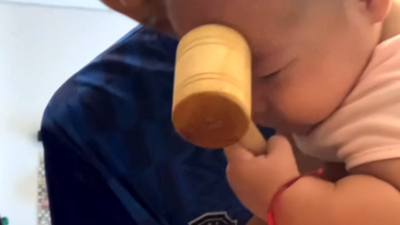 Toddler tries smashing fried green plantains but ends up hitting herself