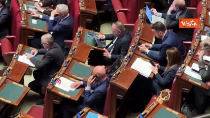 Meloni parla in Aula alla Camera, i deputati alle prese con smartphone e tablet