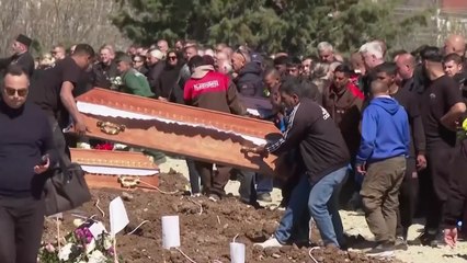 북마케도니아 클럽 화재 참사 장례식...수천 명 애도 / YTN