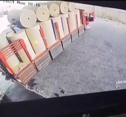 Ce chauffeur va faire une très grosse bêtise... pauvre camion