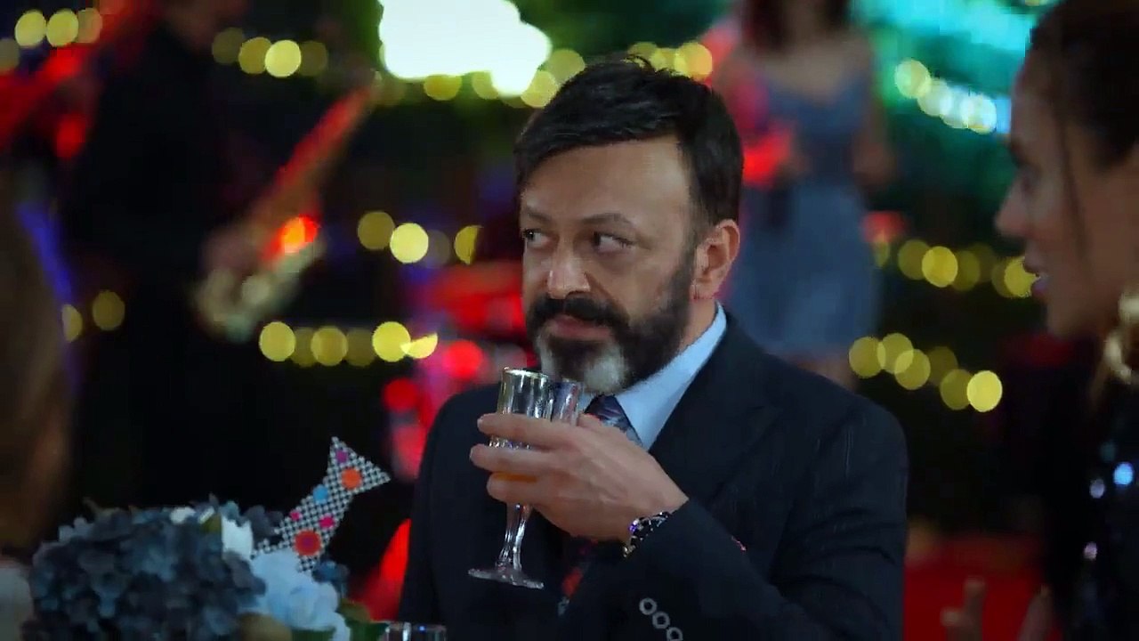 CAPITULO 3 TRAPOS SUCIOS ❤️ (Kirli Sepeti) Melisa Döngel, Ayça Bingöl, Ceren Moray, Cansu Tosun. Bestemsu Ozdemir, Deniz Sarikas, Halil Ibrahim Ceyhan, Serhat Kilic, Serkay