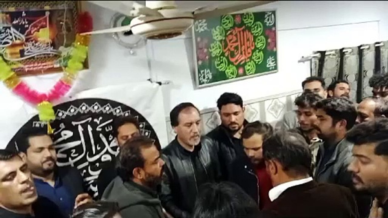 زینب کے سر کو مولا بس دیکھ کے روتے تھے   بازار کا وہ منظر یاد آتا جب علی کو