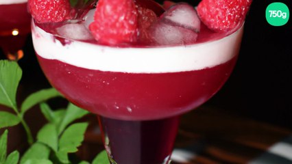 Delicious Raspberry Cocktail 🍸