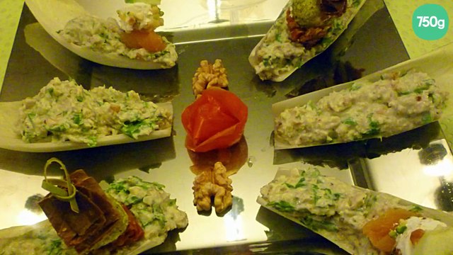 Compotée d'endives au bleu d'Auvergne et noix, et une autre au roquefort et whisky