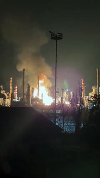 Incendio alla raffineria di Falconara Marittima: video