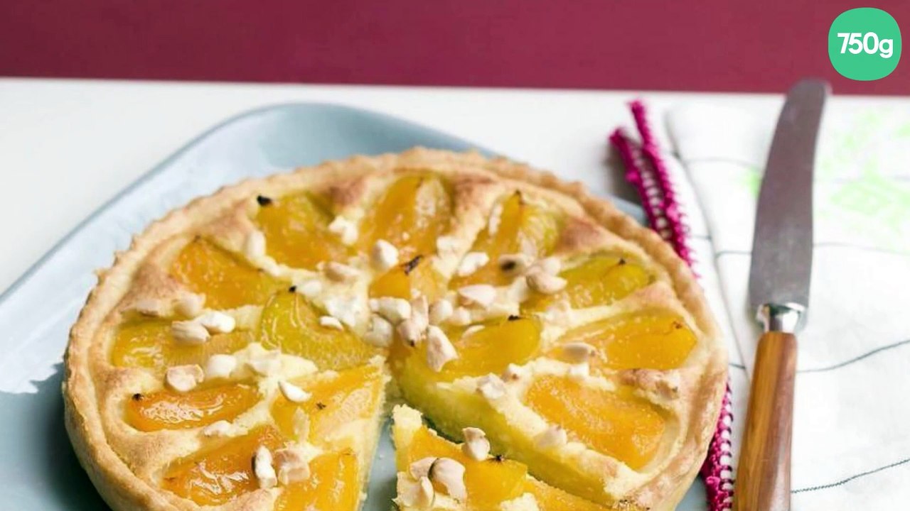 Tarte aux abricots et amandes, crème d'amandes et zeste de citron