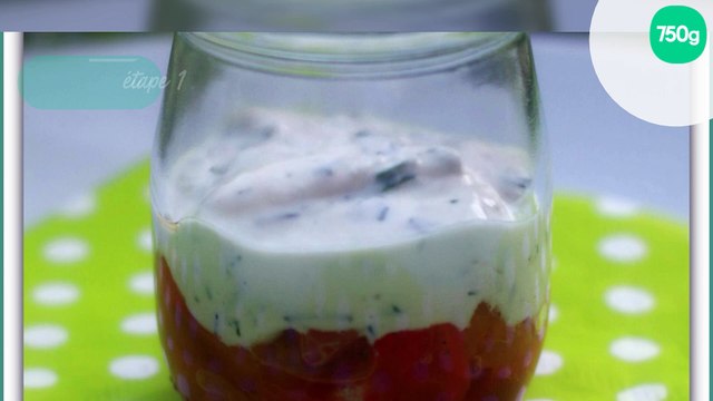 Verrine de yaourt aux herbes, tartare de saumon et poivron au curry