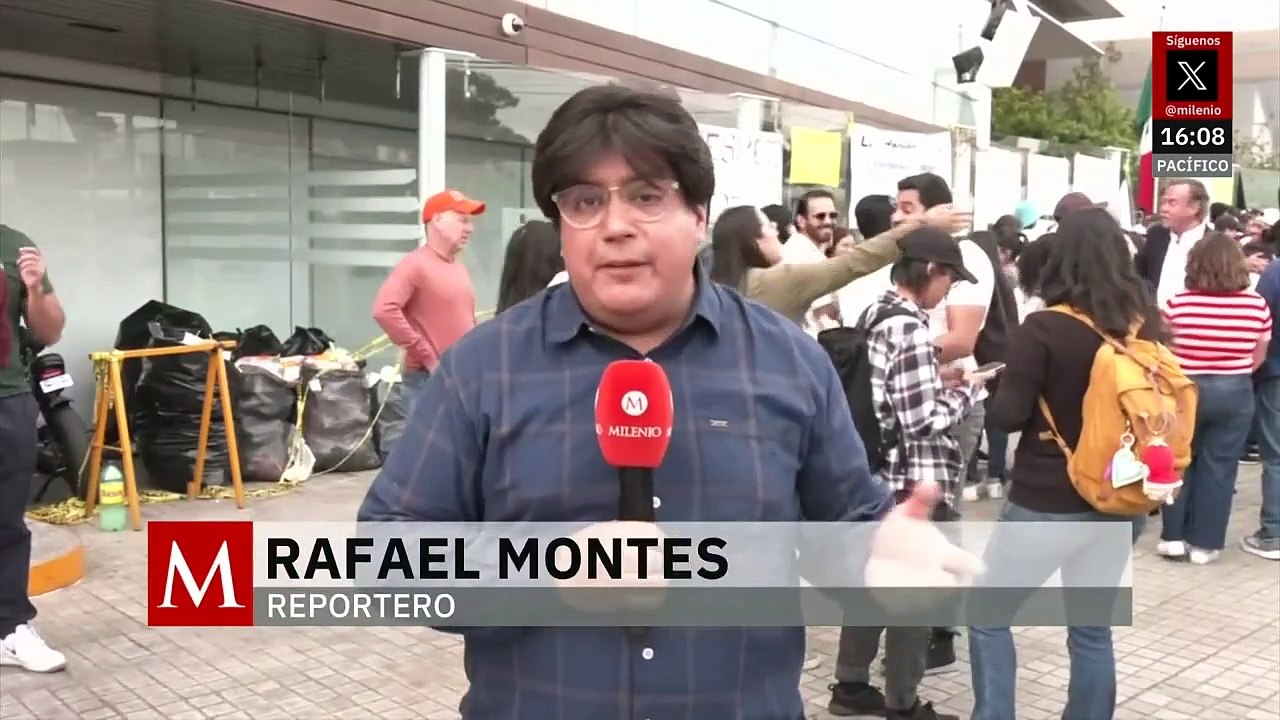 Raquel Buenrostro se reúne con trabajadores del INAI; celebran acuerdo de pago