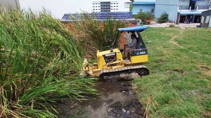 First Start New Project In Flooded Area!! Cleaning Trash And Pouring Soil Delete Water By Bulldozer