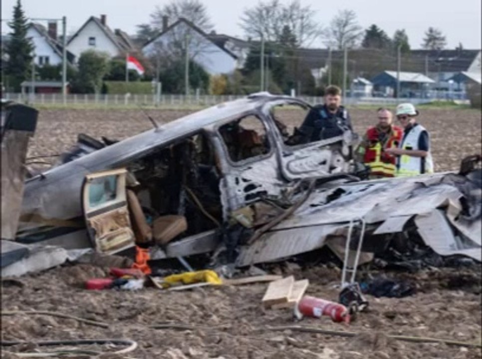 Pilot stirbt, sechsjährige Tochter rettet sich aus brennendem Wrack